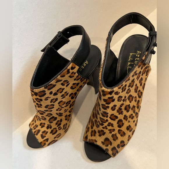 NICOLE MILLER ATELIER Isla Leather Leopard Peep Toe Slingback Heels 🐆 - Picture 3 of 12